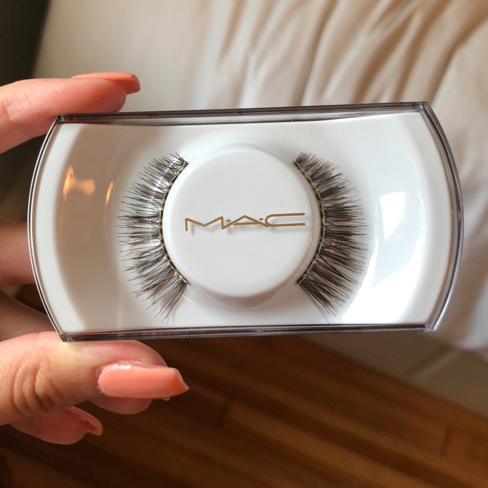 MAC Gold Glittery Lashes